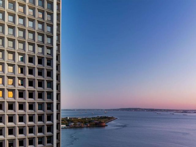 Hilton Garden Inn NYC Financial Center/Manhattan Downtown — 3.1 km away from Statue of Liberty
