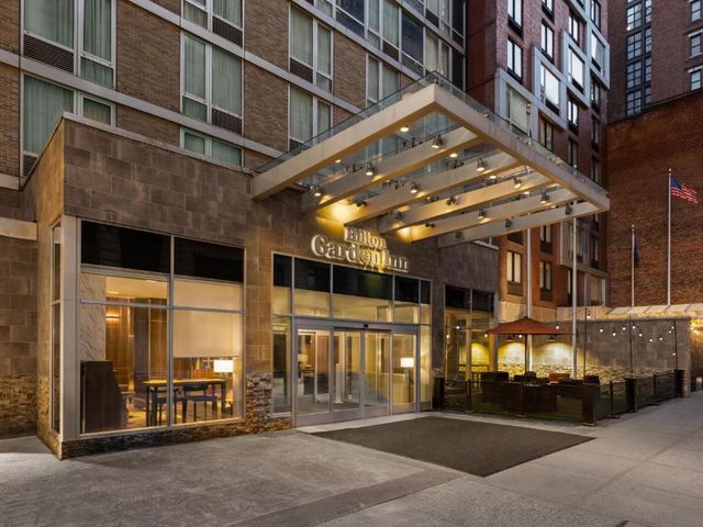 Hilton Garden Inn West 35th Street — 200 m away from Empire State Building