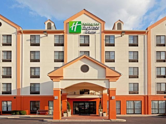 Holiday Inn Express Hotel & Suites Meadowlands Area by IHG — 2.2 km away from MetLife Stadium