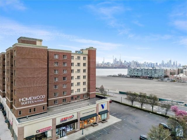 Homewood Suites by Hilton Edgewater-NYC Area — 2.5 km away from Columbia University
