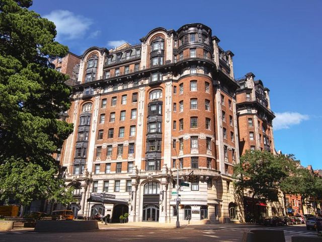 Hotel Belleclaire Central Park, a Small Luxury Hotel — 1.3 km away from Central Park
