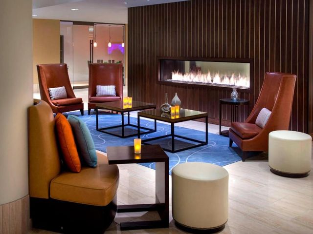 Newark Liberty International Airport Marriott — 100 m from the airport
