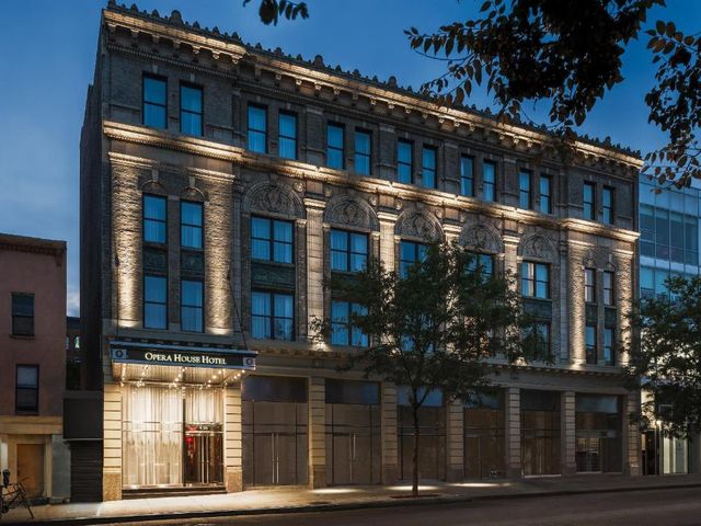 Opera House Hotel — 1.8 km away from Yankee Stadium