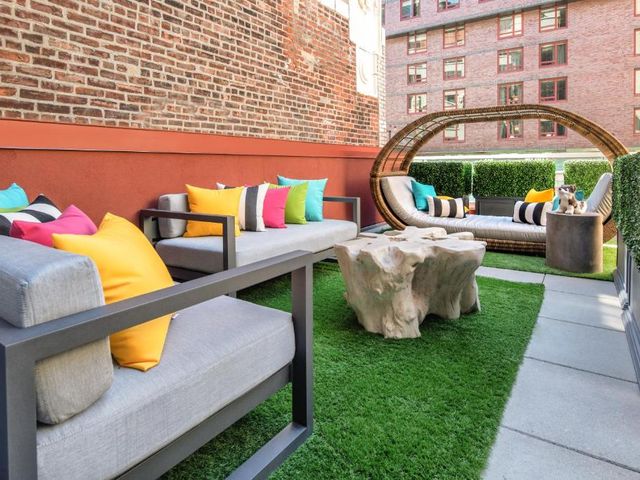 Staypineapple, An Artful Hotel, Midtown New York — 450 m away from Madison Square Garden
