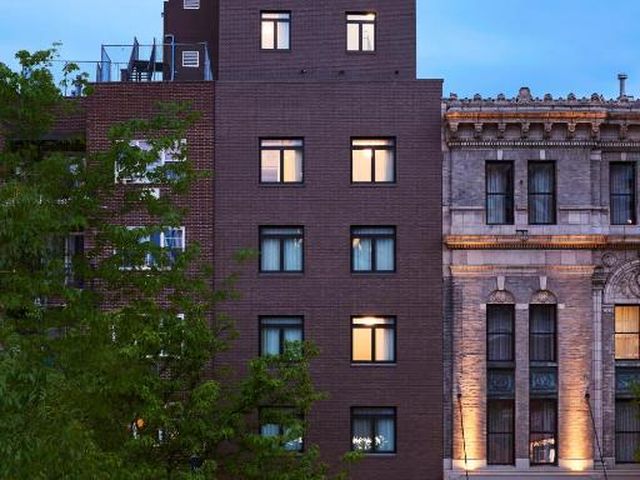The Melrose Hotel — 1.8 km away from Yankee Stadium