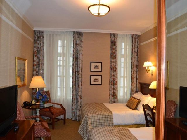 The Wall Street Inn — 200 m away from Wall Street