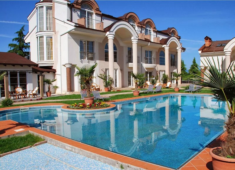 Hotel Aleksandar — Lakefront Promenade