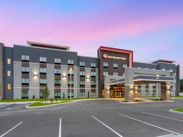 Best Western Plus Winter Haven Inn & Suites — 800 m away from LEGOLAND Florida