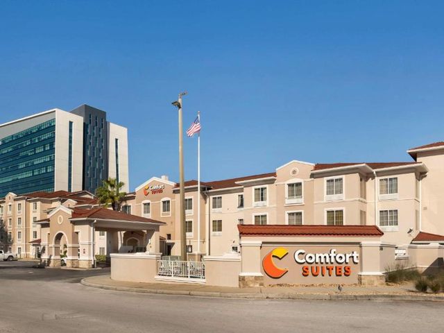 Comfort Suites Downtown — 350 m away from AdventHealth Orlando