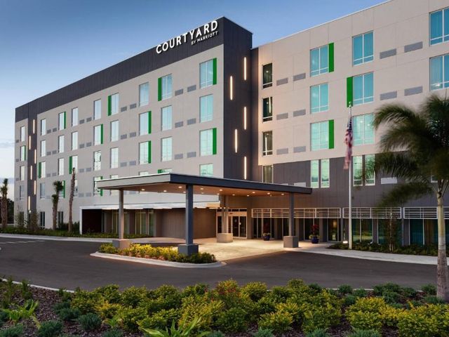 Courtyard by Marriott Winter Haven — 800 m away from LEGOLAND Florida