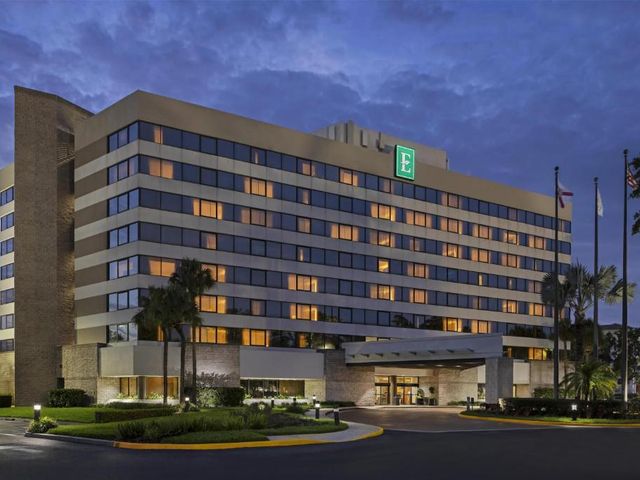 Embassy Suites by Hilton Orlando International Drive ICON Park — 500 m away from ICON Park
