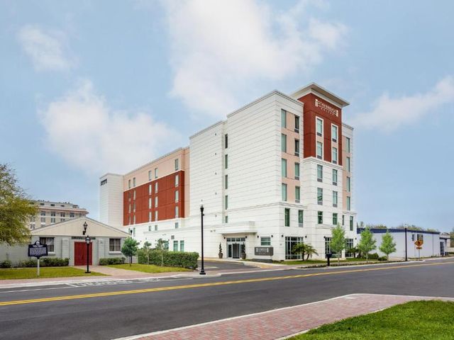 Staybridge Suites Winter Haven - Auburndale by IHG — 6 km away from LEGOLAND Florida