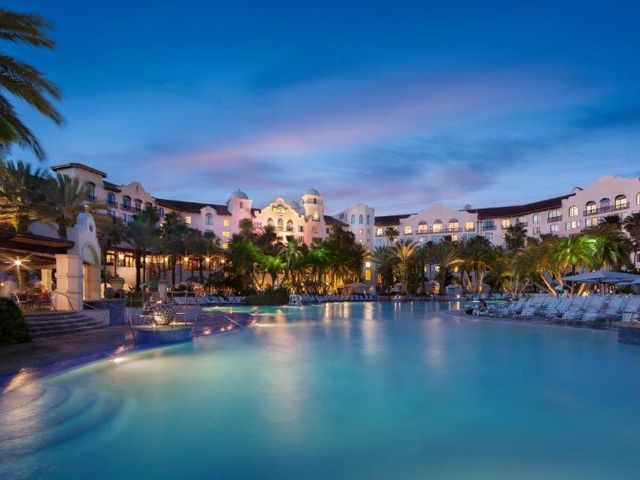 Universal's Hard Rock Hotel® — 500 m away from Universal Orlando