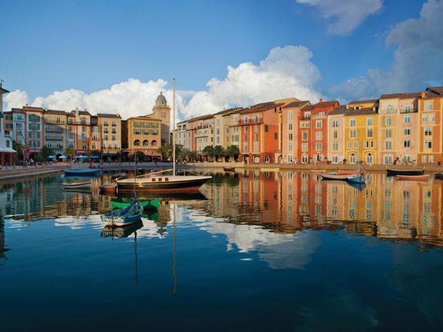 Universal's Loews Portofino Bay Hotel — 800 m away from Universal Orlando