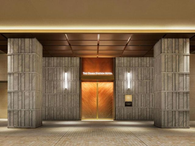 THE OSAKA STATION HOTEL, Autograph Collection — 450 m away from Osaka Station / Umeda