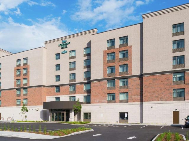 Homewood Suites By Hilton Ottawa Airport — 2.2 km from the airport