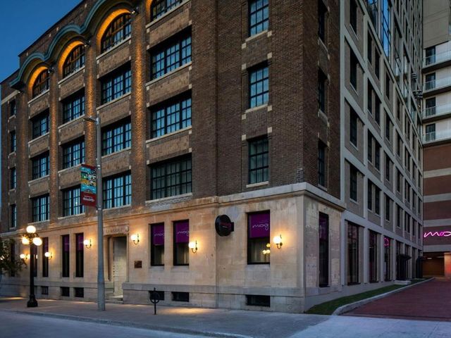 Moxy Ottawa Downtown — 2.5 km away from Bluesfest Ottawa