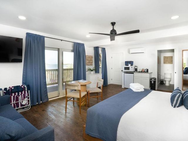 The Silver Lake Hotel at Ocracoke — 500 m away from Ocracoke Island Outer Banks
