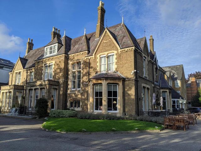 Cotswold Lodge Hotel — 2.8 km away from John Radcliffe Hospital