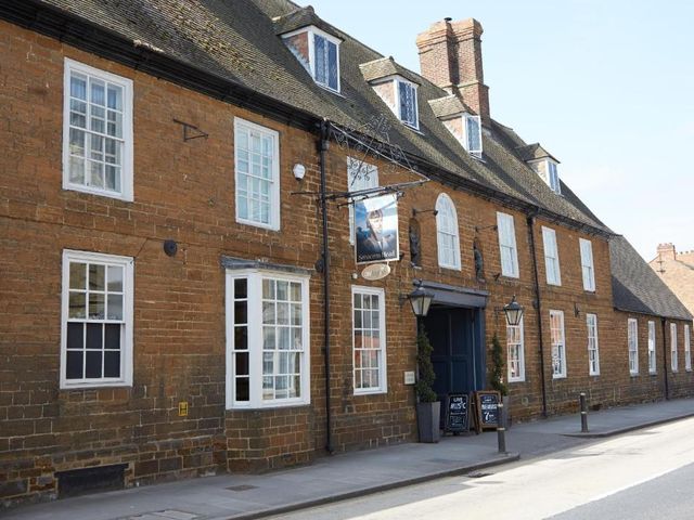 Saracens Head Hotel by Greene King Inns — 6.3 km away from Silverstone Circuit