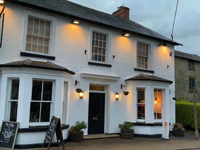 The Fox and Hounds — 1.9 km away from Silverstone Circuit