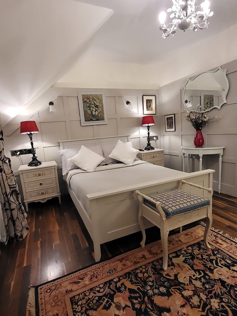 The Galaxie Hotel — Banbury Road