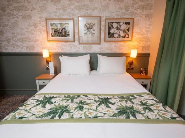 The White Hart Inn by Greene King Inns — 9 km away from Silverstone Circuit