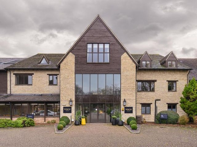 voco Oxford Spires by IHG — 300 m away from Punting on the Cherwell Oxford