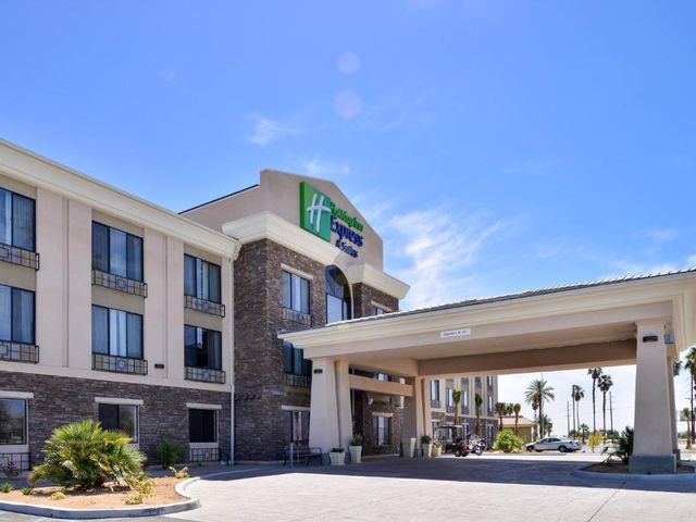 Holiday Inn Express & Suites Indio - Coachella Valley by IHG — 6.4 km away from Stagecoach Country Music Festival