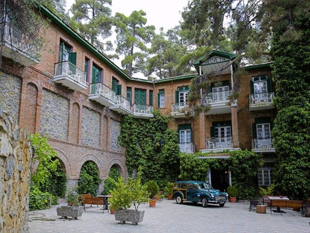 New Helvetia Historic Hotel — 700 m away from Troodos Mountains from Paphos