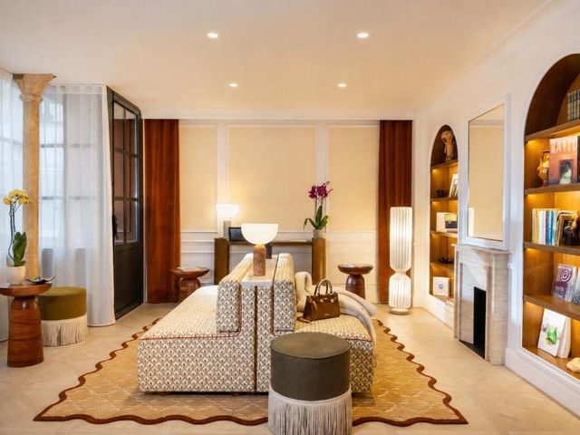 Almarine Eiffel Hotel & Spa by Malone — 700 m away from Eiffel Tower