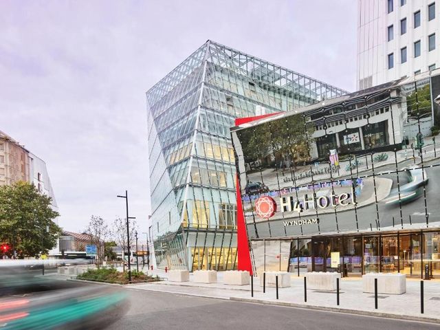 H4 Wyndham Paris Pleyel — 1.3 km away from Stade de France