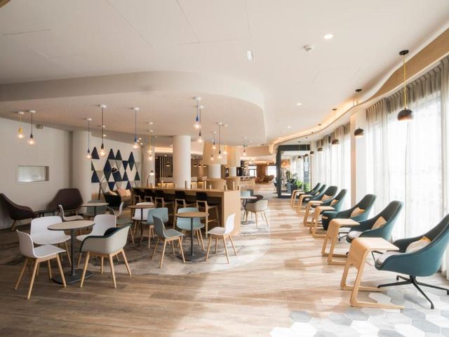 Holiday Inn Express - Paris — 1.5 km from the airport