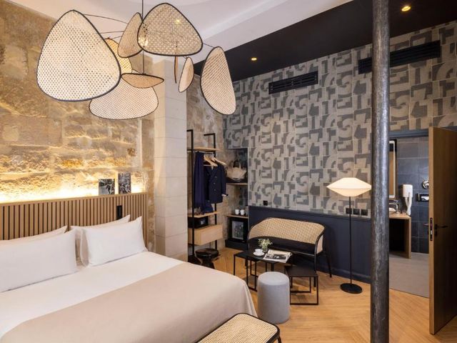 Hotel Abbatial Saint Germain — 400 m away from Notre-Dame Cathedral
