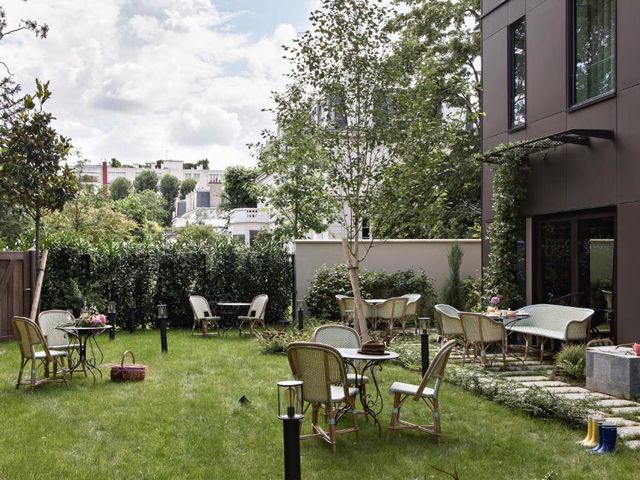 Hôtel Botaniste — 900 m away from Parc des Princes