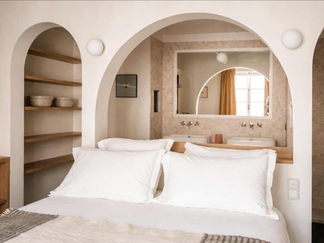 Hotel Habituel — 10 m away from Paris Gare du Nord
