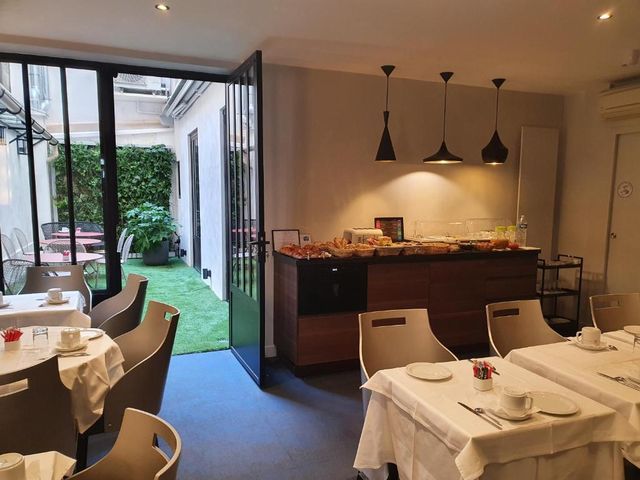 Hôtel Harvey — 200 m away from Palais des Congres de Paris