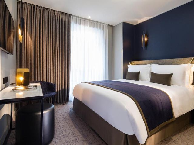Hotel Le 10 BIS — 200 m away from Palais des Congres de Paris