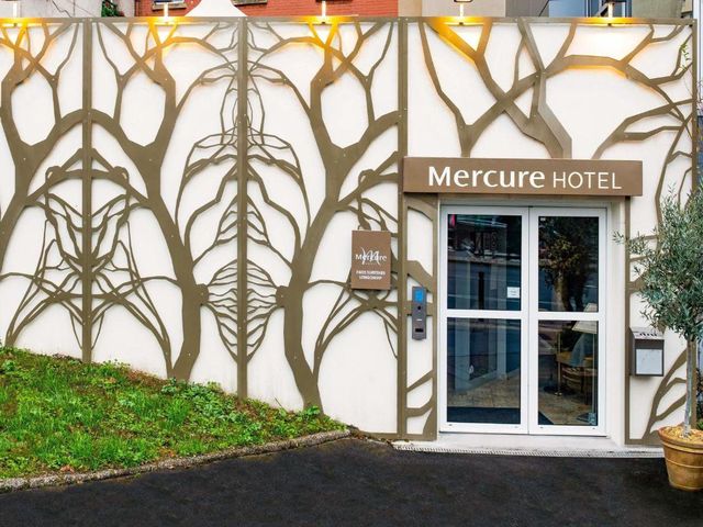 Hôtel Mercure Paris Suresnes Longchamp — 1.5 km away from Lollapalooza Paris