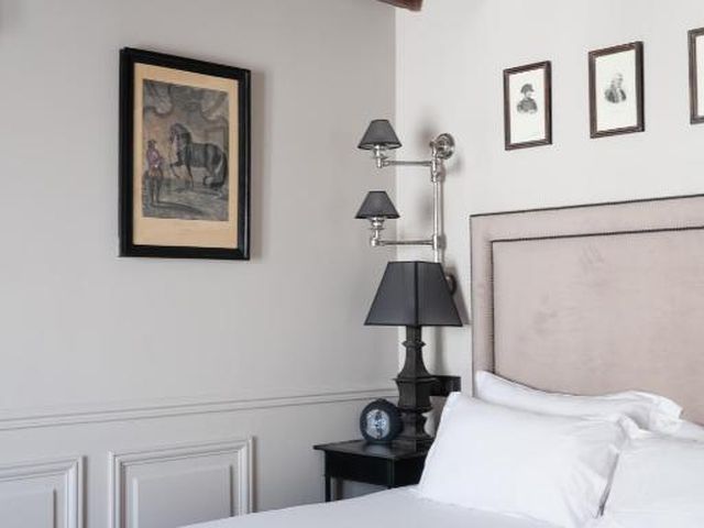 Hotel Saint-Louis en L'Isle - Notre-Dame — 400 m away from Notre-Dame Cathedral