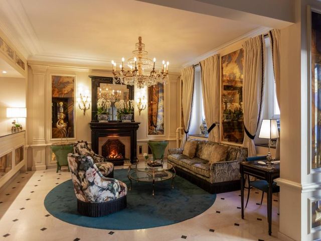 Hotel West-End — 150 m away from Champs-Elysees