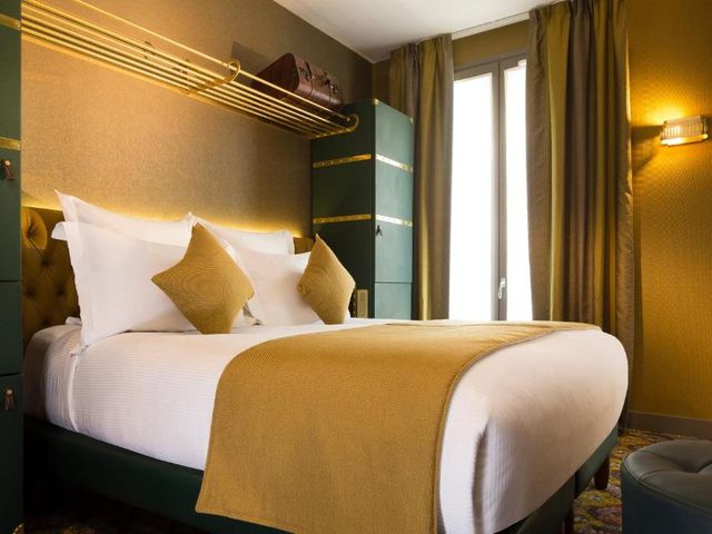 Hotel Whistler - Gare du Nord — 100 m away from Paris Gare du Nord
