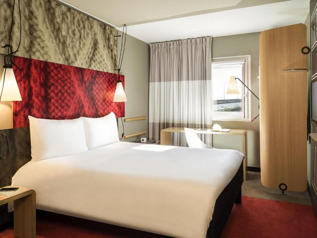 ibis Paris Saint-Denis Stade Sud — 250 m away from Stade de France