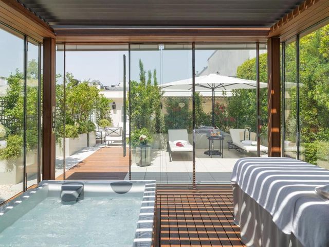 Le Bristol Paris, Oetker Hotels — 600 m away from Paris Fashion Week
