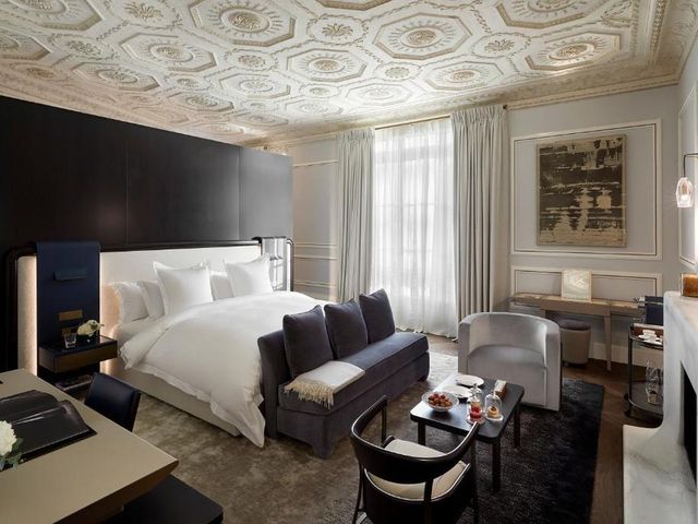 Maison Villeroy — 150 m away from Champs-Elysees
