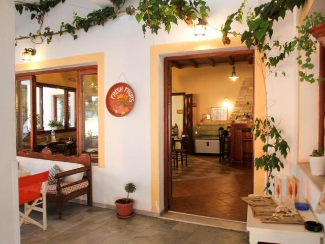 Hotel Zannet — 600 m away from Parikia Old Town Paros