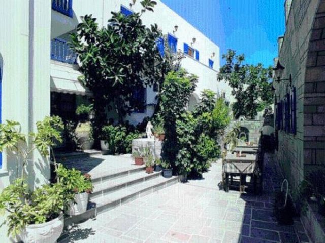 Minoa Hotel — 250 m away from Naoussa Village Paros