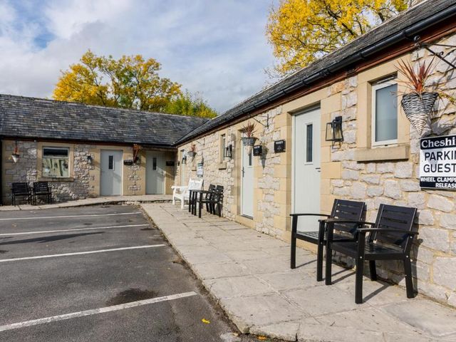 Cheshire Mews — 2.6 km away from Mam Tor Peak District