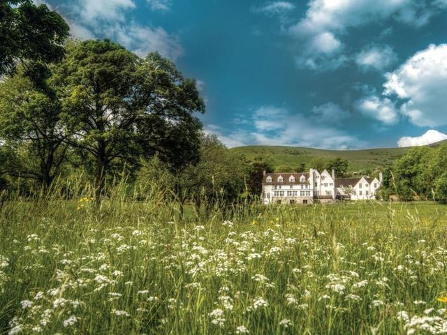 Losehill House Hotel & Spa — 4 km away from Mam Tor Peak District