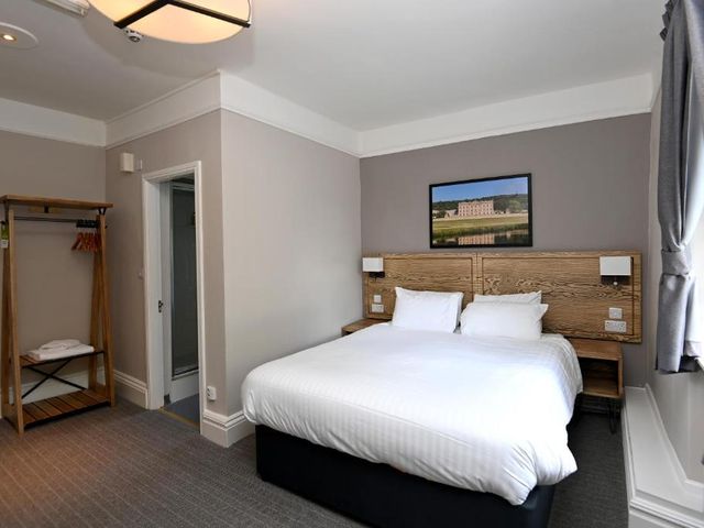 Wheatsheaf, Baslow by Marston's Inns — 2.5 km away from Chatsworth House Peak District